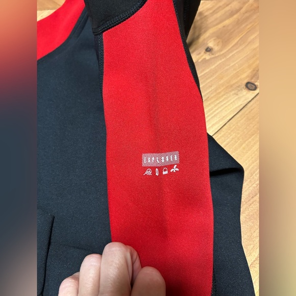 Kids Black and Red Dark Lightning Wetsuit size 6 - Picture 8 of 11